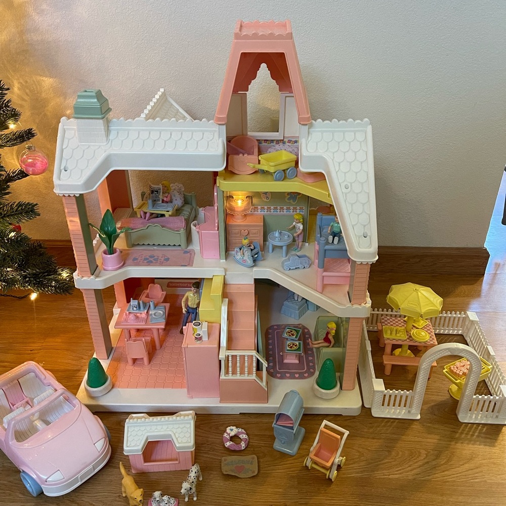 1990s Playskool Victorian Loving Family Dollhouse Playset